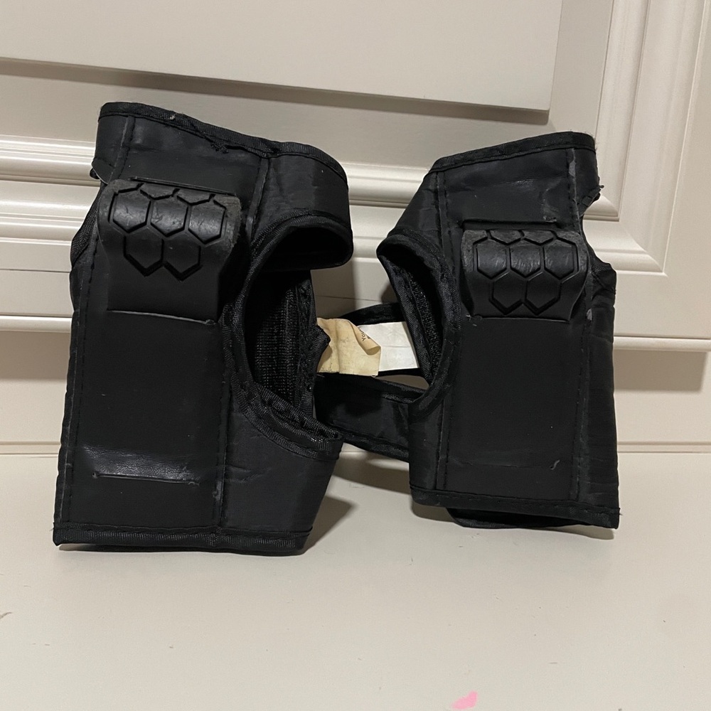 Kids Black Protective Wrist Guards - Unbranded